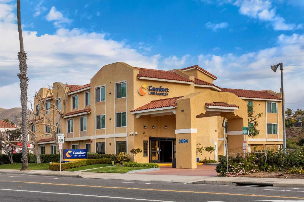 Comfort Inn & Suites Ventura Beach Main image 1